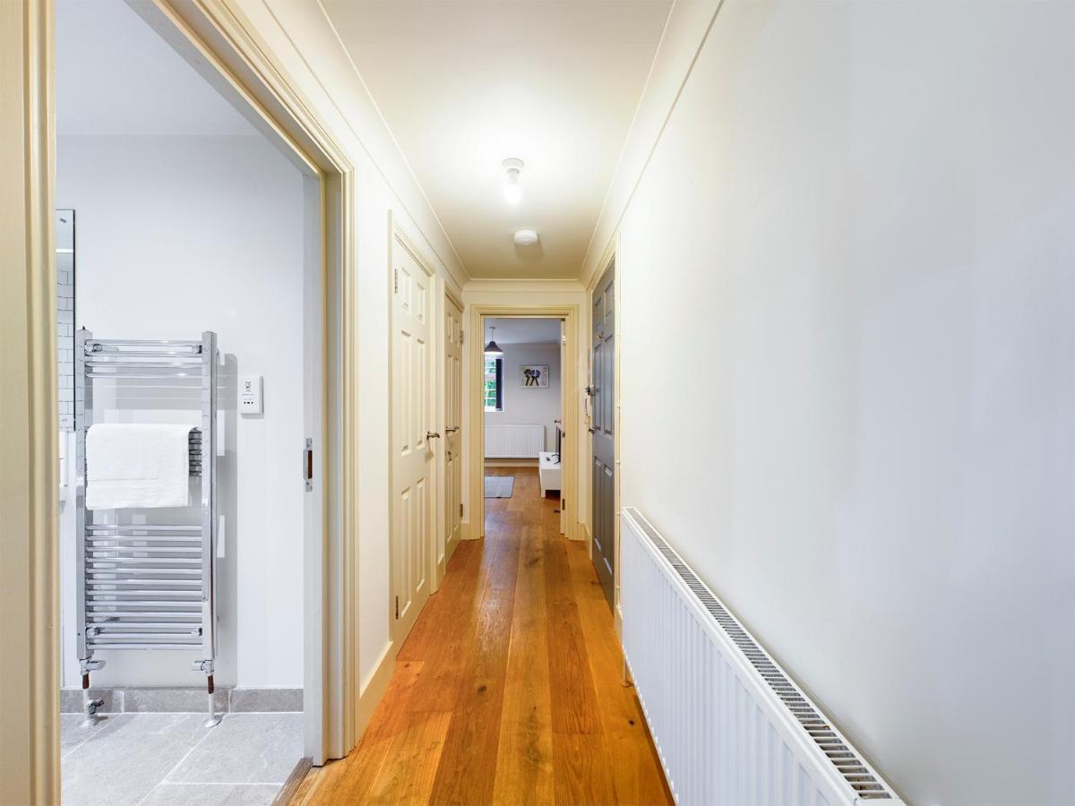 Redhill Town Centre Apartment By Livingo Exterior photo