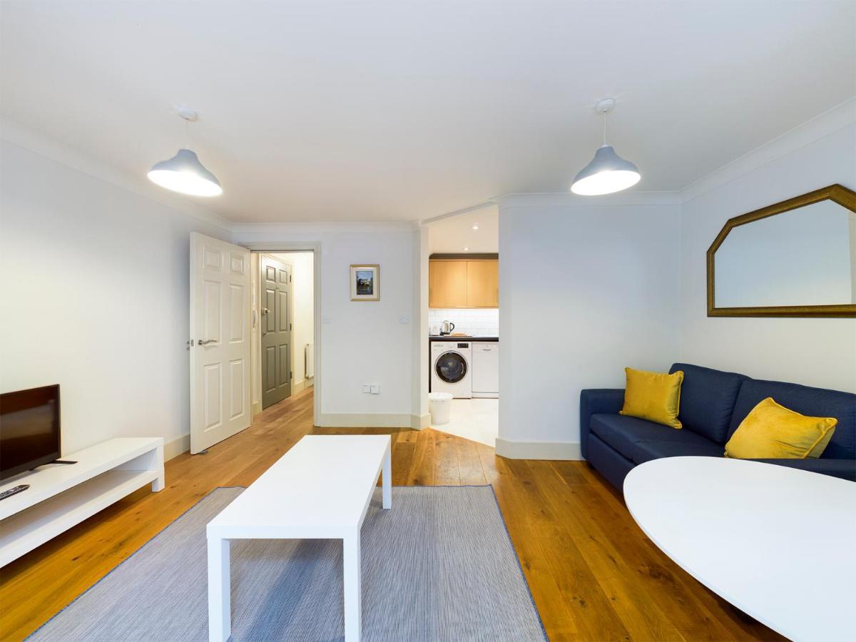 Redhill Town Centre Apartment By Livingo Exterior photo
